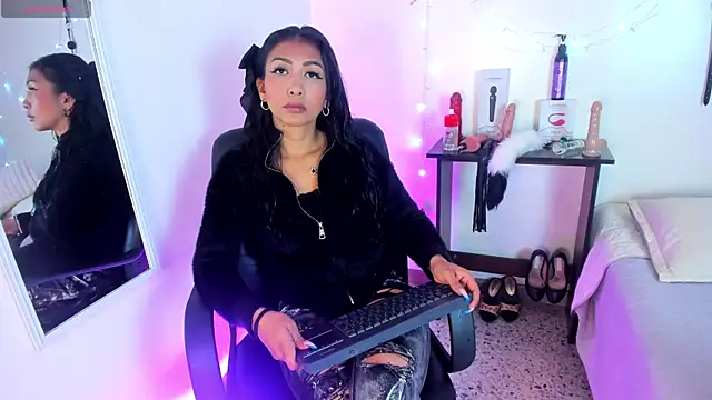 Snapshot of Tracy_lambo chatting on 10/13/25, 01:22 Tracy lambo online show from 10/13/25, 01:22