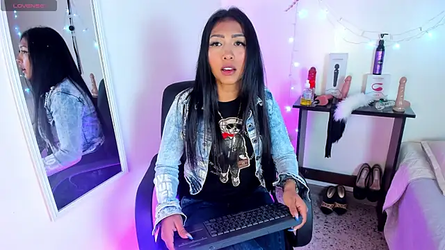 Snapshot of Tracy_lambo chatting on 10/15/25, 12:22 Tracy lambo online show from 10/15/25, 12:22