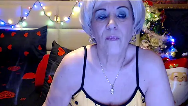 Snapshot of HappyWomanOn chatting on 12/14/24, 10:24 HappyWomanOn online show from 12/14/24, 10:24