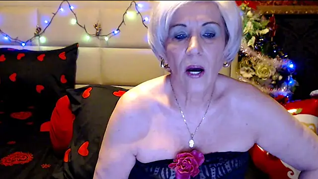 Snapshot of HappyWomanOn chatting on 12/16/24, 09:35 HappyWomanOn online show from 12/16/24, 09:35