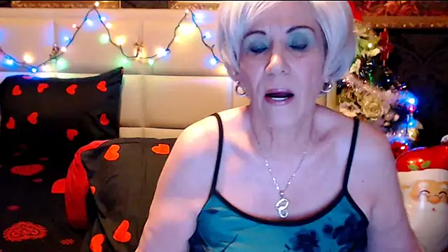 Snapshot of HappyWomanOn chatting on 12/17/24, 05:15 HappyWomanOn online show from 12/17/24, 05:15