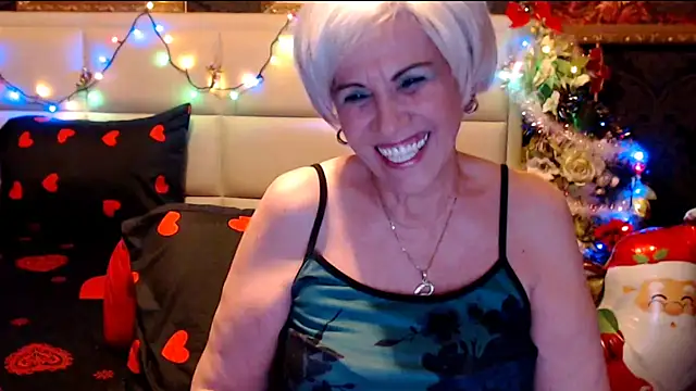 Snapshot of HappyWomanOn chatting on 12/17/24, 08:21 HappyWomanOn online show from 12/17/24, 08:21