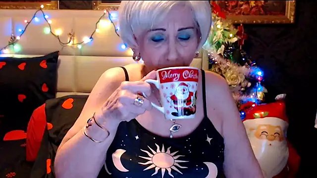 Snapshot of HappyWomanOn chatting on 12/20/24, 07:17 HappyWomanOn online show from 12/20/24, 07:17
