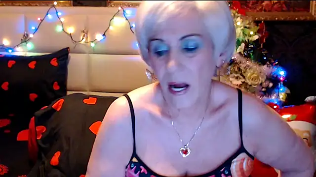 Snapshot of HappyWomanOn chatting on 12/21/24, 07:38 HappyWomanOn online show from 12/21/24, 07:38