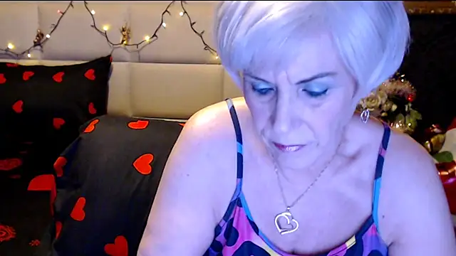 Snapshot of HappyWomanOn chatting on 12/22/24, 07:21 HappyWomanOn online show from 12/22/24, 07:21