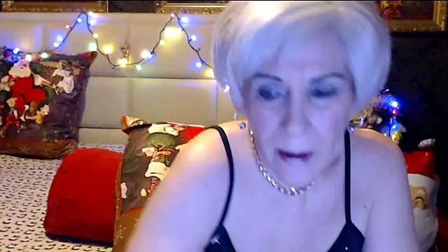 Snapshot of HappyWomanOn chatting on 12/25/24, 11:11 HappyWomanOn online show from 12/25/24, 11:11