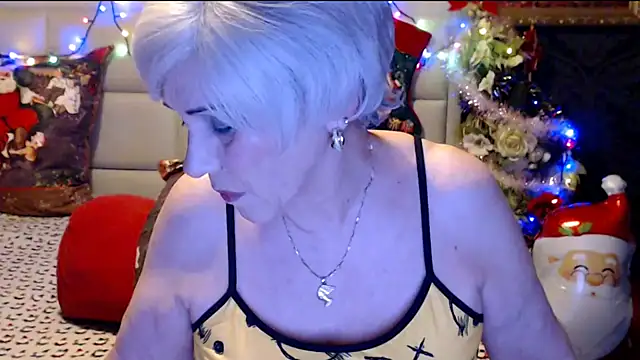 Snapshot of HappyWomanOn chatting on 12/27/24, 07:46 HappyWomanOn online show from 12/27/24, 07:46
