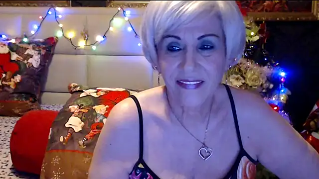 Snapshot of HappyWomanOn chatting on 12/29/24, 07:43 HappyWomanOn online show from 12/29/24, 07:43