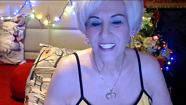 Snapshot of HappyWomanOn chatting on 01/05/25, 10:32 HappyWomanOn online show from 01/05/25, 10:32