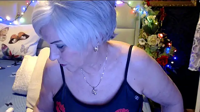 Snapshot of HappyWomanOn chatting on 01/14/25, 10:06 HappyWomanOn online show from 01/14/25, 10:06