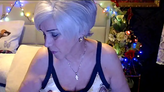 Snapshot of HappyWomanOn chatting on 01/18/25, 10:28 HappyWomanOn online show from 01/18/25, 10:28