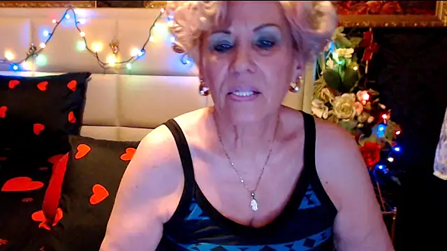 Snapshot of HappyWomanOn chatting on 01/24/25, 11:04 HappyWomanOn online show from 01/24/25, 11:04
