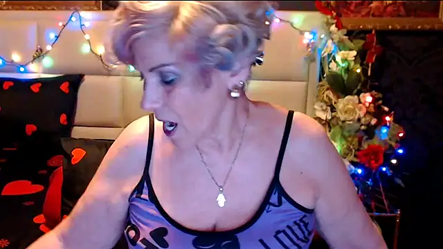 Snapshot of HappyWomanOn chatting on 01/24/25, 07:28 HappyWomanOn online show from 01/24/25, 07:28