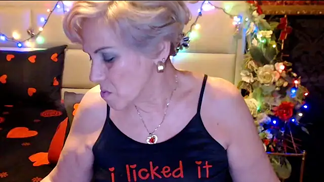 Snapshot of HappyWomanOn chatting on 01/28/25, 07:21 HappyWomanOn online show from 01/28/25, 07:21