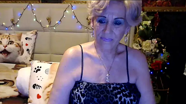 Snapshot of HappyWomanOn chatting on 02/02/25, 07:25 HappyWomanOn online show from 02/02/25, 07:25