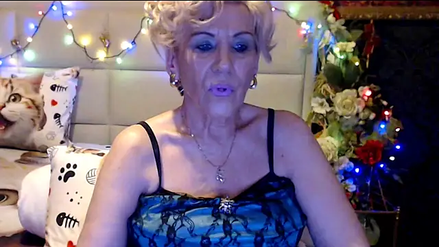 Snapshot of HappyWomanOn chatting on 02/04/25, 10:43 HappyWomanOn online show from 02/04/25, 10:43