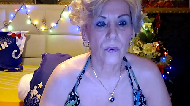 Snapshot of HappyWomanOn chatting on 02/11/25, 10:37 HappyWomanOn online show from 02/11/25, 10:37