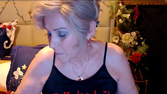 Snapshot of HappyWomanOn chatting on 02/16/25, 08:00 HappyWomanOn online show from 02/16/25, 08:00