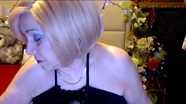 Snapshot of HappyWomanOn chatting on 03/16/25, 10:11 HappyWomanOn online show from 03/16/25, 10:11