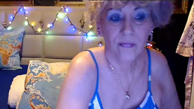 Snapshot of HappyWomanOn chatting on 03/22/25, 10:39 HappyWomanOn online show from 03/22/25, 10:39