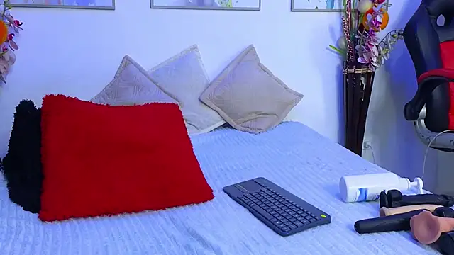 Snapshot of Marianaa_Lopezz chatting on 12/11/24, 10:49 Marianaa Lopezz online show from 12/11/24, 10:49