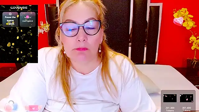 Snapshot of Nayla_Garner chatting on 03/13/25, 03:28 Nayla Garner online show from 03/13/25, 03:28
