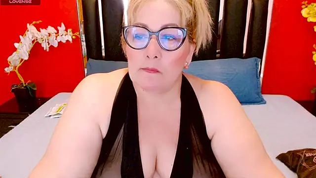 Snapshot of Nayla_Garner chatting on 03/22/25, 04:37 Nayla Garner online show from 03/22/25, 04:37