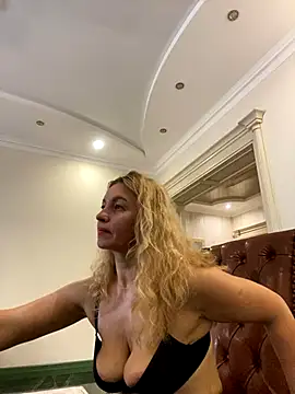 Amazoniiaa online show from 10/26/25, 09:26