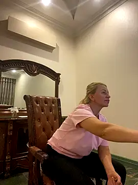 Amazoniiaa online show from 10/28/25, 07:05