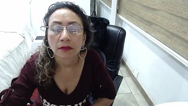 Snapshot of jesy_hot chatting on 10/22/25, 02:56 jesy hot online show from 10/22/25, 02:56