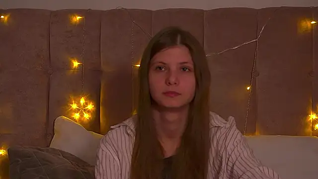 Snapshot of AudreyBarlow chatting on 12/14/24, 01:38 AudreyBarlow online show from 12/14/24, 01:38