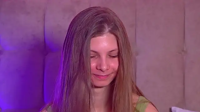 Snapshot of AudreyBarlow chatting on 02/28/25, 06:32 AudreyBarlow online show from 02/28/25, 06:32