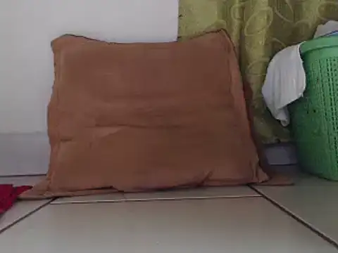 Snapshot of Squirtkat chatting on 02/13/25, 12:02 Squirtkat online show from 02/13/25, 12:02