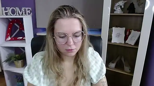 Zoey Erotic online show from 11/06/25, 06:03