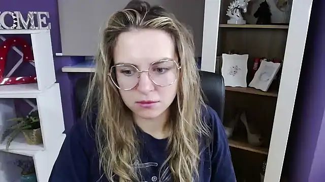 Zoey Erotic online show from 11/17/25, 06:19