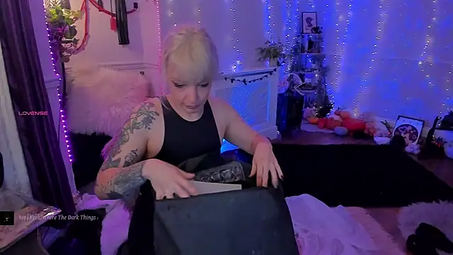 AliceW0lf online show from 11/22/25, 05:34