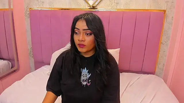 Snapshot of Sariitaa_ chatting on 02/13/25, 11:39 Sariitaa online show from 02/13/25, 11:39