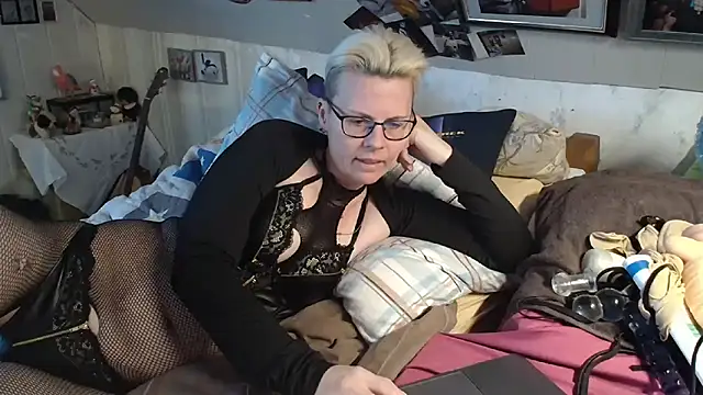 Snapshot of MaryG chatting on 02/28/25, 01:58 MaryG online show from 02/28/25, 01:58
