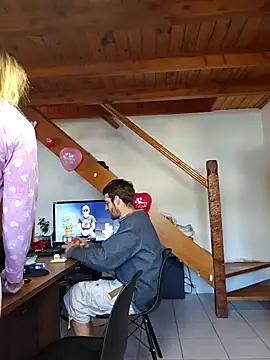 Snapshot of Elnonoykeila77 chatting on 02/15/25, 12:54 Elnonoykeila77 online show from 02/15/25, 12:54