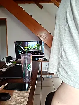 Snapshot of Elnonoykeila77 chatting on 03/12/25, 11:22 Elnonoykeila77 online show from 03/12/25, 11:22