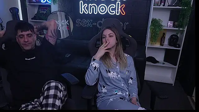 Snapshot of Elnonoykeila77 chatting on 09/20/25, 04:08 Elnonoykeila77 online show from 09/20/25, 04:08