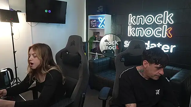 Snapshot of Elnonoykeila77 chatting on 10/26/25, 03:40 Elnonoykeila77 online show from 10/26/25, 03:40