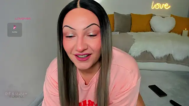 Snapshot of KVerunce chatting on 12/12/24, 09:15 KVerunce online show from 12/12/24, 09:15