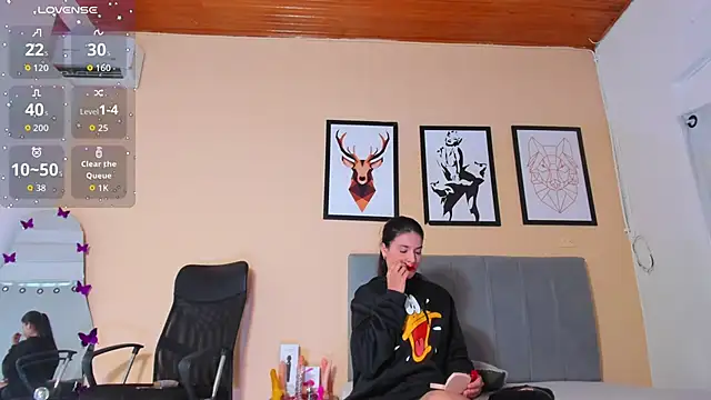 Snapshot of crystall06 chatting on 09/20/25, 01:34 crystall06 online show from 09/20/25, 01:34