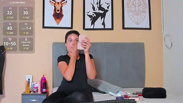 Snapshot of crystall06 chatting on 09/27/25, 01:49 crystall06 online show from 09/27/25, 01:49