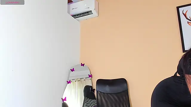 Snapshot of crystall06 chatting on 11/07/25, 02:28 crystall06 online show from 11/07/25, 02:28