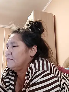 Snapshot of Zulfiya_Bruce chatting on 10/20/25, 01:39 Zulfiya Bruce online show from 10/20/25, 01:39