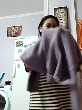 Snapshot of Zulfiya_Bruce chatting on 10/20/25, 04:29 Zulfiya Bruce online show from 10/20/25, 04:29