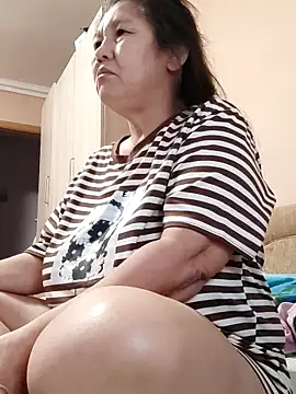 Snapshot of Zulfiya_Bruce chatting on 10/21/25, 04:46 Zulfiya Bruce online show from 10/21/25, 04:46