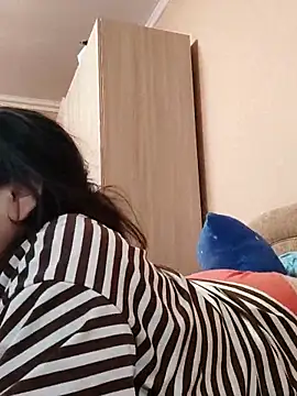 Snapshot of Zulfiya_Bruce chatting on 10/27/25, 09:46 Zulfiya Bruce online show from 10/27/25, 09:46